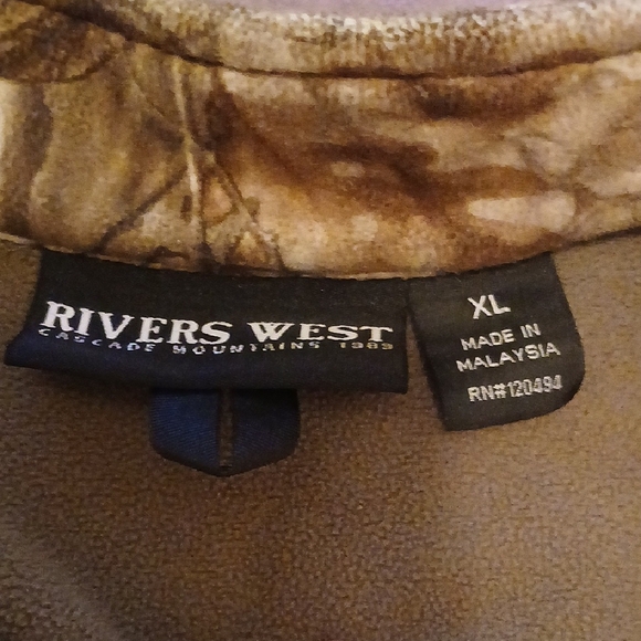 Rivers West H2P Camouflage Outdoor Vest - Picture 2 of 8